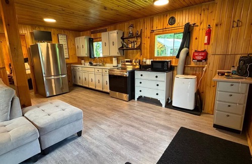 Dunchurch Cottage | Bagz Place : Your private sanctuary to unplug, reset, and connect with nature.