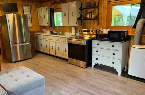 Dunchurch Cottage | Bagz Place : Your private sanctuary to unplug, reset, and connect with nature.