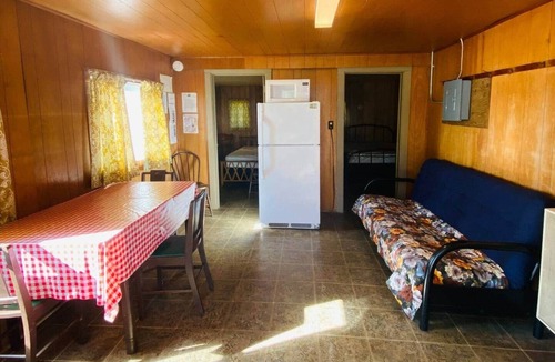 Centre Hastings Cabin | Bailey's Cottages (#1) Lake-front cabin