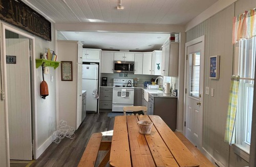 Old Orchard Beach Cottage | Barefoot Beach House II: A spacious 4-bedroom cottage in Old Orchard Beach, perfect for 9 guests.