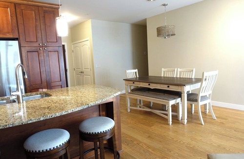 Westbank Condo | Barona Beach Lakefront Main floor Perfect family retreat in West Kelowna.