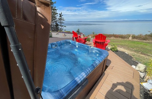 Black Rock House | Bay of Fundy Oceanfront Retreat; Separate work space, King, Queen rooms, 2 baths