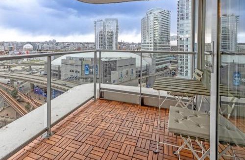Crosstown Apartment | BC Place & Rogers Arena Downtown Modern Condo