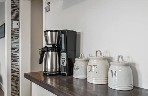 Campbell River Cottage | Beachfront 2 bed | Arcade, A+ Views, Lux King bed