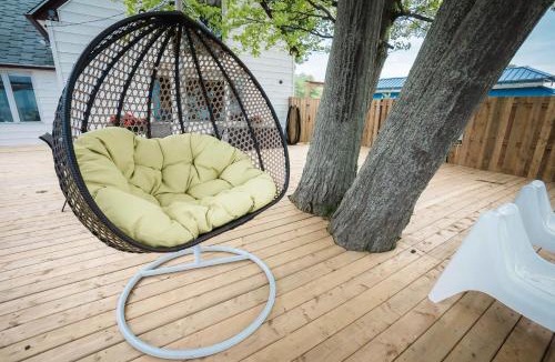 Crystal Beach House | Beach Front Family Cottage Ping Pong & Karaoke