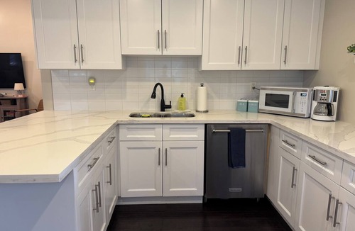 Crystal Beach House | Beach Retreat - Hot Tub - 10 min Walk to Bay Beach