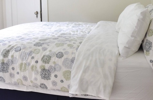 Departure Bay House | Beachfront - 2 Bedrooms, Kids and Pets welcome.