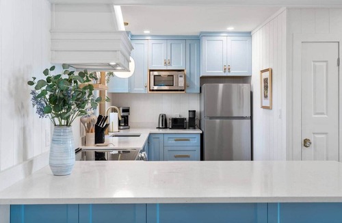 Leamington House | Beachfront Cottage w/Sauna Steps to Point Pelee National Park