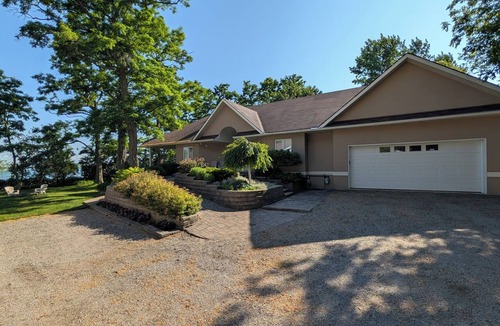 Balm Beach Cottage | Beachfront Estate Perfect For Large Families In The Heart Of Balm Beach