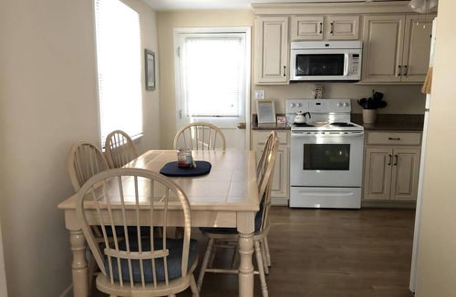 Holgate House | Beachy cape cod perfect for families