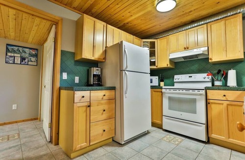 Fernie Apartment | Bear's Den/Cool/Dog Friendly/Hot Tub Access
