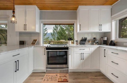 Invermere Cabin | Bearfoot Lodge | No Service Fees | Ping Pong