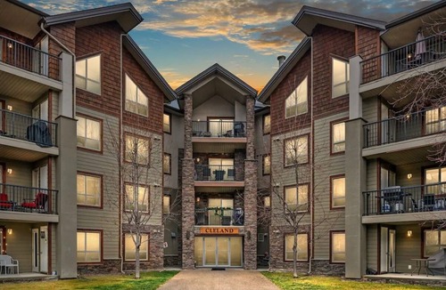 Invermere Condo | Bears Den, sleeps 6, lakefront, amazing location, sun deck overlooking pool/lake