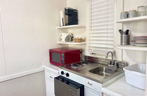 Ocean Park Cottage | beautiful 1 bedroom cabin only 50 ft from beach
