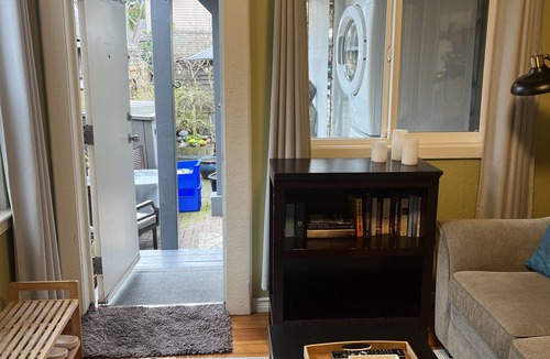 James Bay House | Beautiful 1-bedroom in charming Victoria