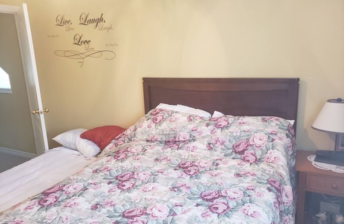 Collingwood House | Beautiful 3 bedroom Cottage Home only 20 minutes from the Blue Mountains!