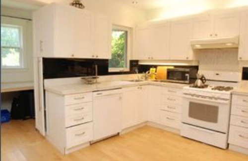 Riverdale House | Beautiful 3 bedroom home with parking in Prime Riverdale