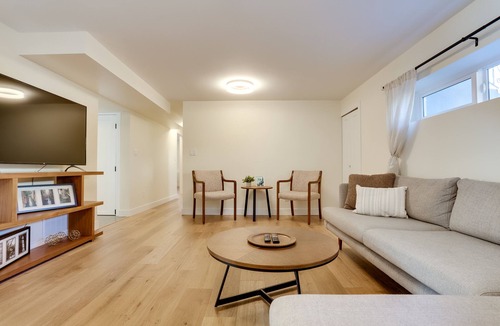 Burnaby House | Beautiful 3 bedroom suite!