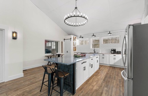 Glen House | Beautiful 4000 SF, Sleeps 16, 1 Mile to Storyland, Private 53 Acres