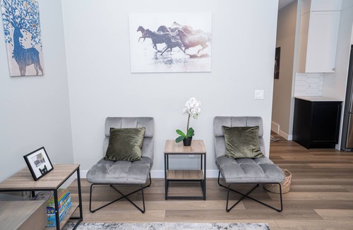 Airdrie House | Beautiful 4BR Home ~ Near YYC ~ Stylish & Relaxing