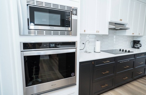 Airdrie House | Beautiful 4BR Home ~ Near YYC ~ Stylish & Relaxing