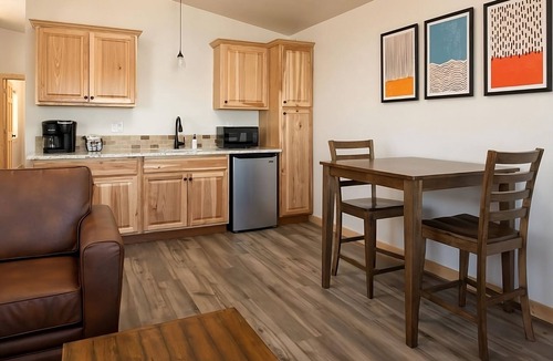 Boardman Hotel | Beautiful and Quiet Spot! 2 Gorgeous Rooms, Pets Allowed, Pool & Free Parking