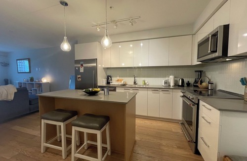 Mount Pleasant Apartment | Beautiful boutique 1-bedroom + den apartment in cool Vancouver neighbourhood