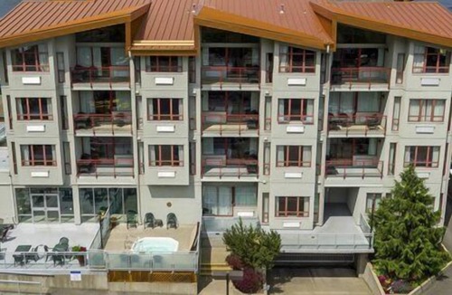 Harrison Hot Springs Apartment | Beautiful studio unit at resort, sleeps 4
