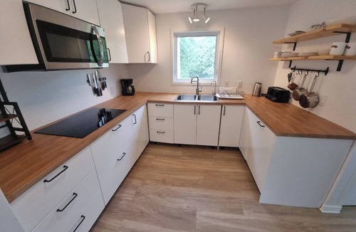 North Glengarry Cottage | Beautiful, clean 3-bed country house in the woods.