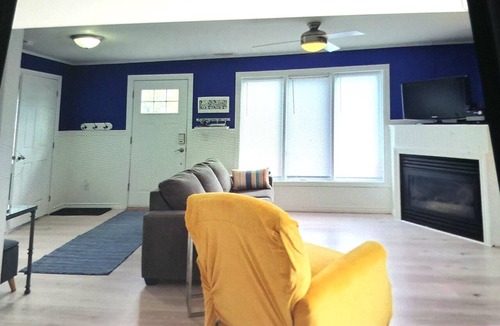 Colchester Cottage | Beautiful, clean cottage, 4 min walk to the beach/playground. Many wineries!
