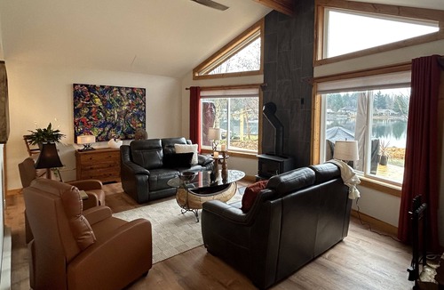 Black Creek House | Beautiful, cozy lakeside home, minutes from ski, golf and ocean. Pet- friendly!