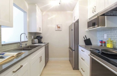 Downtown Vancouver Apartment | Beautiful Downtown Unit