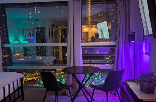 Downtown Vancouver Apartment | Beautiful Downtown Vancouver Studio w/Parking by Jay Studio Vancouver