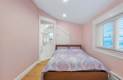 Killarney Apartment | Beautiful Exclusive 2BR Suite in Vancouver Central