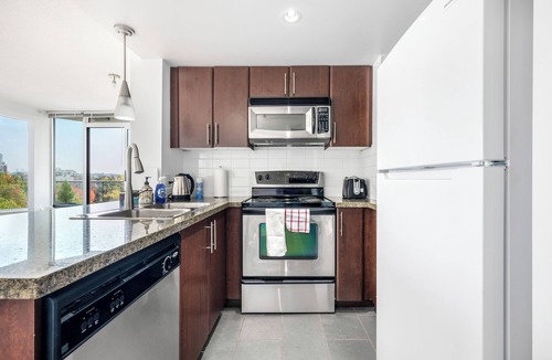 Crosstown Condo | Beautiful Garden View Pool+Hot Tub+Sauna/Large Free Parking