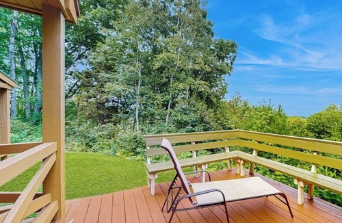 Rockport Cabin | Beautiful hilltop home with deck & view of Penobscot Bay - near festivals & more