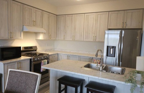Welland House | Beautiful Home backing on Welland Canals STR-289