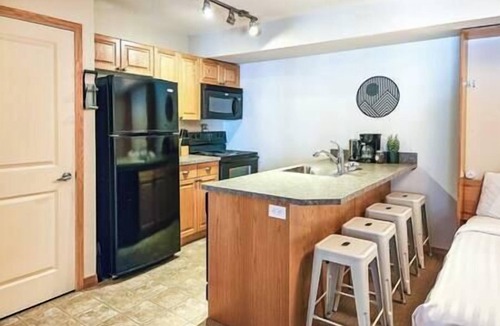 East Kootenay Apartment | Beautiful Horsethief Studio with two Murphy beds