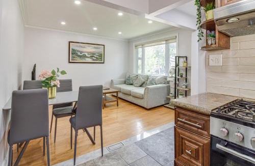 Scarborough Apartment | Beautiful house near bluffers beach, 25 minutes to Toronto Downtown, free parking, and wifi