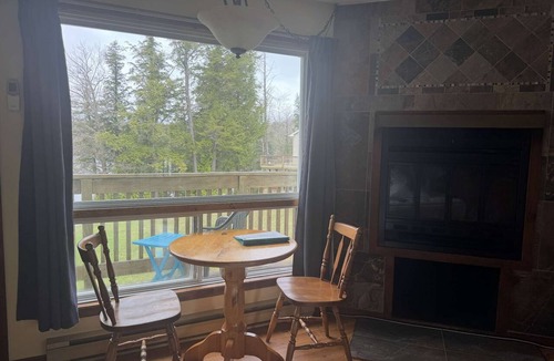 Seguin Cabin | Beautiful Lakefront Inn Suites