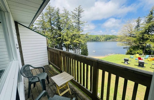 Seguin Cabin | Beautiful Lakefront Inn Suites
