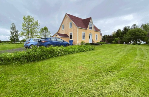 New Carlisle House | Beautiful large house in Gaspésie, close to the sea. 5 min walk to the beach!