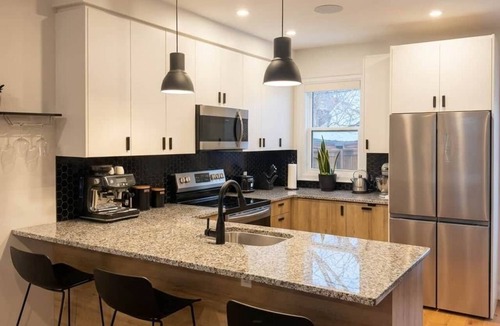 Hamilton House | Beautiful modern 2Bdr sunny home with French decor