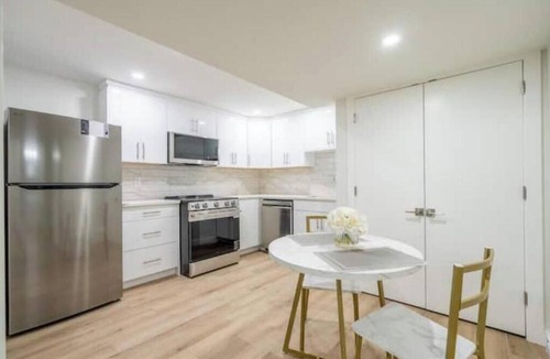Regina House | Beautiful private suite -Harbour landing Regina