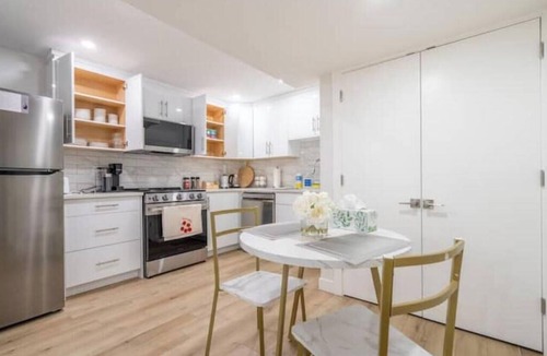 Regina House | Beautiful private suite -Harbour landing Regina