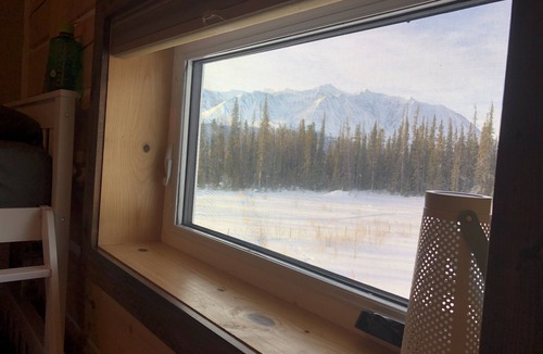 Haines Junction Ski Chalet | Beautiful relaxing Log Chalet with amazing view of Saint-Elias Mountain range.