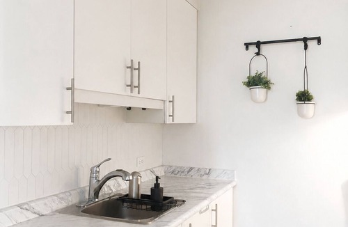 Milton Park Apartment | Beautiful Spacious 1br in the heart of vibrant downtown Montreal