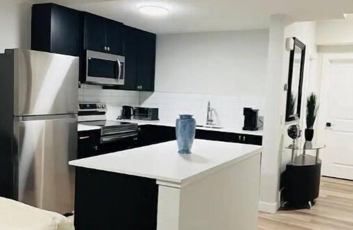 Evanston Apartment | Beautiful & Spacious 2 Bedroom Suite