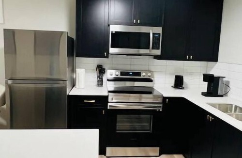 Evanston Apartment | Beautiful & Spacious 2 Bedroom Suite