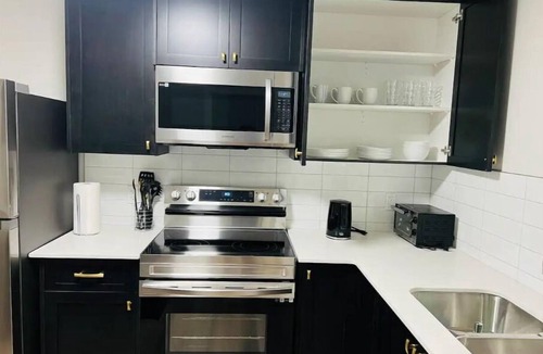 Evanston Apartment | Beautiful & Spacious 2 Bedroom Suite